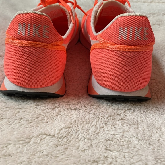 👟EUC Women’s Nike Lightweight Mesh Sneakers - Picture 4 of 9
